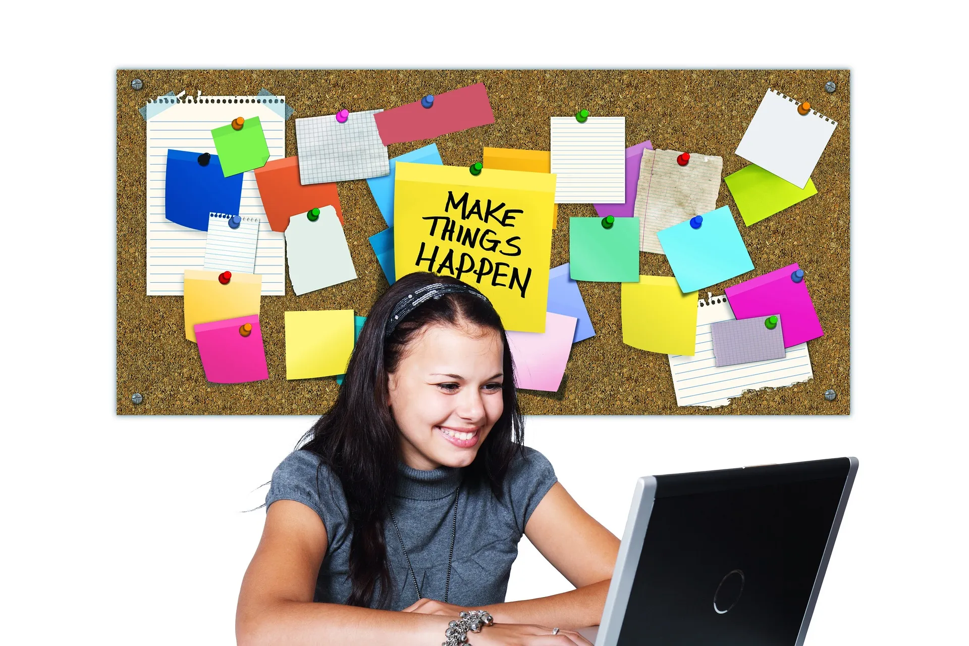 Een inspirerende werkplek met notities als symbool voor focus, actie en productief ondernemen.